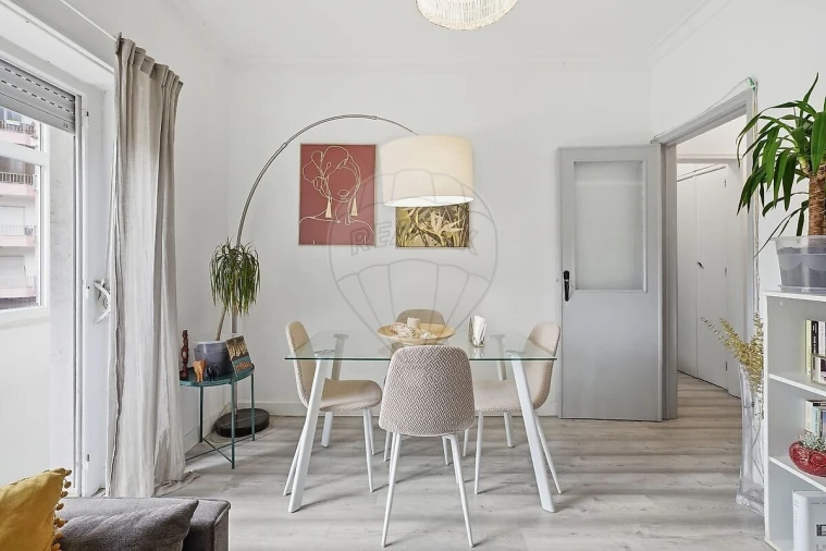 Apartamento T2 para Venda em Queluz e Belas Foto 4