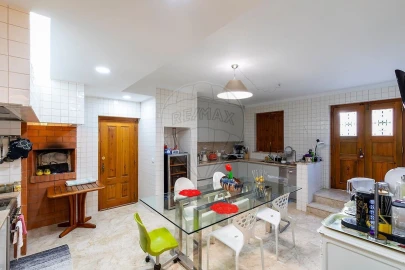 Moradia T2 para Venda em Serra de Santo Antonio