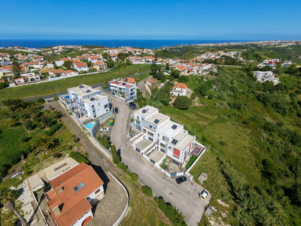 Moradia T4 para Venda em Carvoeira Foto 3
