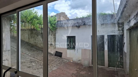Moradia T2 para Venda em Arneiro das Milhariças