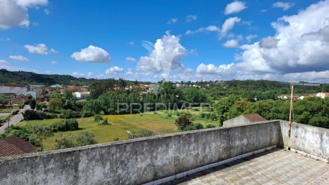 Moradia T2 para Venda em Arneiro das Milhariças