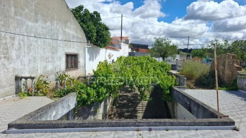 Moradia T2 para Venda em Arneiro das Milhariças