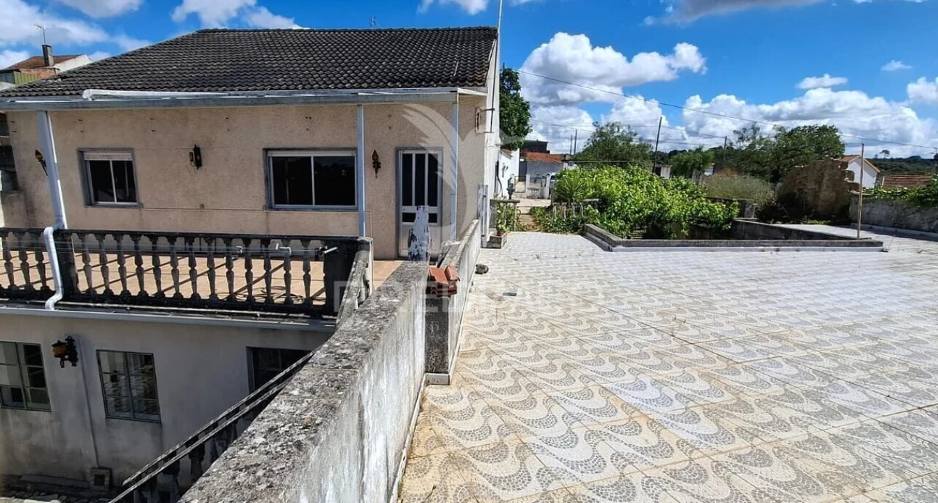 Moradia T2 para Venda em Arneiro das Milhariças Foto 2