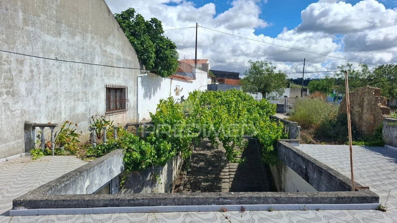 Moradia T2 para Venda em Arneiro das Milhariças Foto 26