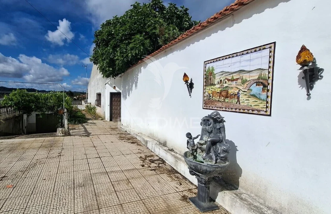 Moradia T2 para Venda em Arneiro das Milhariças Foto 1
