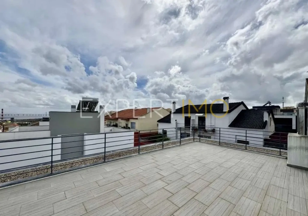 Moradia T5 para Venda em Santa Iria de Azoia, São João da Talha e Bobadela Foto 12