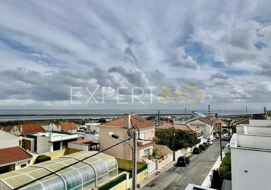 Moradia T5 para Venda em Santa Iria de Azoia, São João da Talha e Bobadela Foto 15