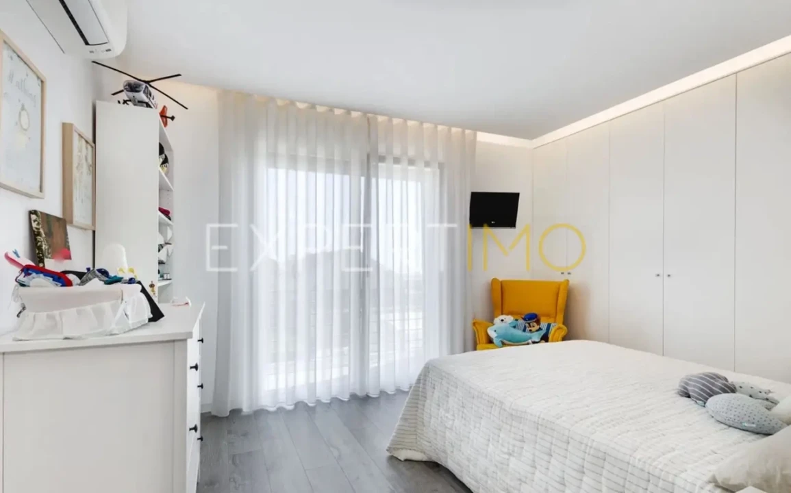 Moradia T5 para Venda em Santa Iria de Azoia, São João da Talha e Bobadela Foto 19