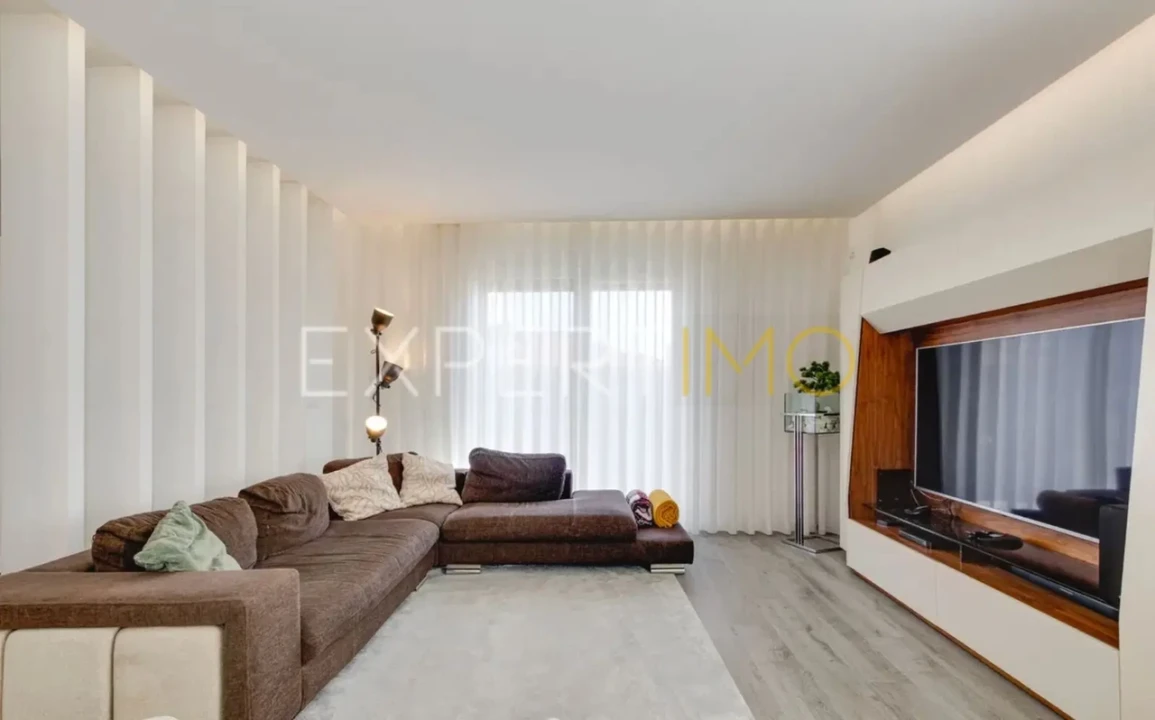Moradia T5 para Venda em Santa Iria de Azoia, São João da Talha e Bobadela Foto 23
