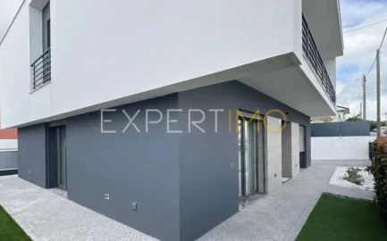 Moradia T5 para Venda em Santa Iria de Azoia, São João da Talha e Bobadela