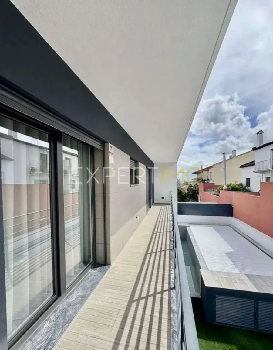 Moradia T5 para Venda em Santa Iria de Azoia, São João da Talha e Bobadela Foto 9