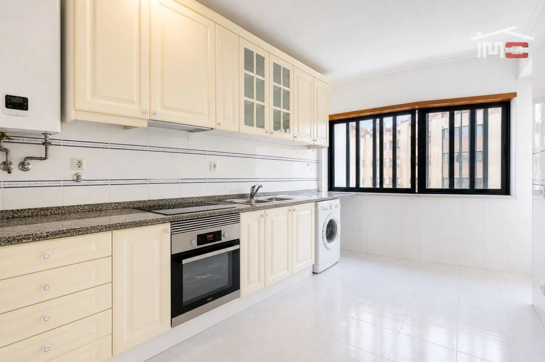Apartamento T2 para Venda em Ramada e Caneças Foto 2