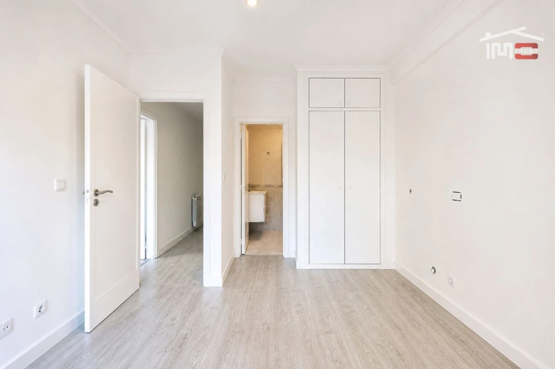 Apartamento T2 para Venda em Ramada e Caneças Foto 15