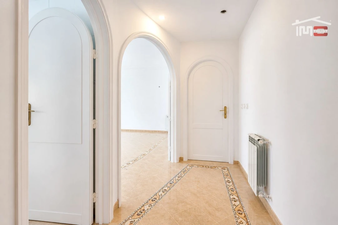 Apartamento T2 para Venda em Ramada e Caneças Foto 14