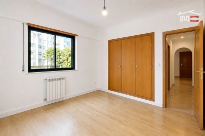Apartamento T2 para Venda em Ramada e Caneças
