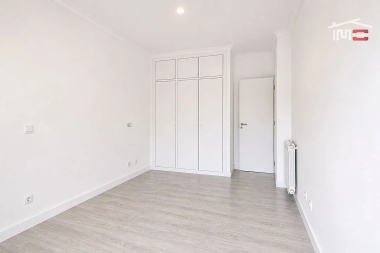 Apartamento T2 para Venda em Ramada e Caneças Foto 10
