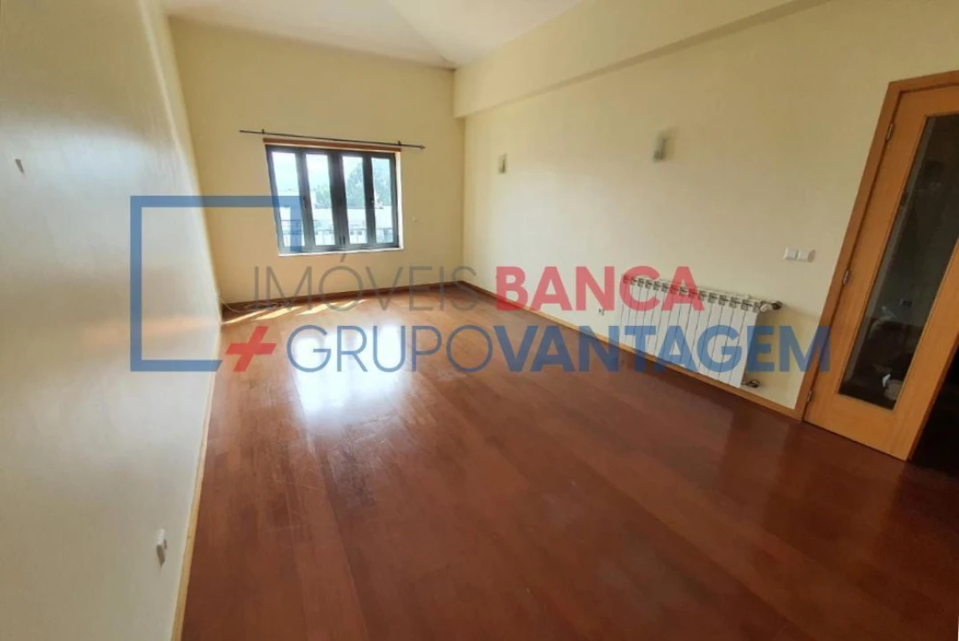Apartamento T3 para Venda em Oliveira do Douro Foto 11