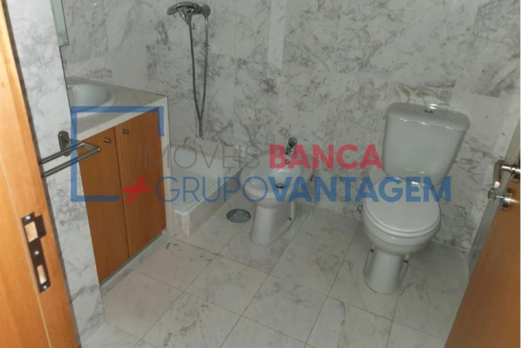 Apartamento T3 para Venda em Oliveira do Douro Foto 3