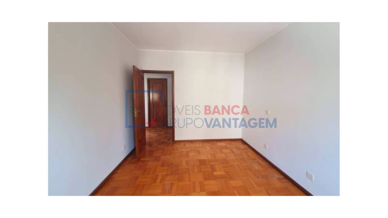 Apartamento T2 para Venda em Oliveira do Douro Foto 10