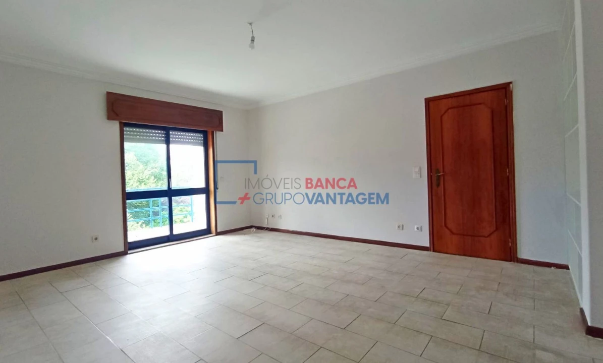 Apartamento T2 para Venda em Oliveira do Douro Foto 11