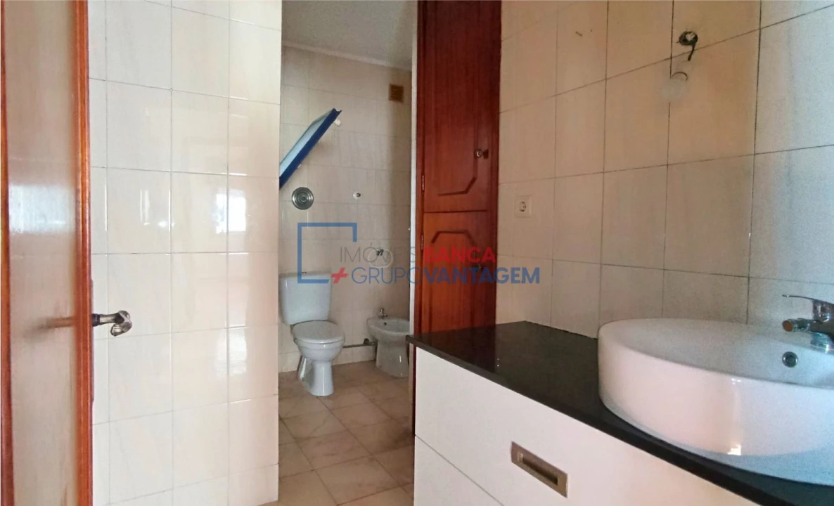 Apartamento T2 para Venda em Oliveira do Douro Foto 16
