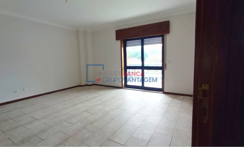 Apartamento T2 para Venda em Oliveira do Douro Foto 9