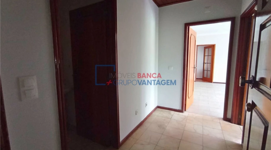 Apartamento T2 para Venda em Oliveira do Douro Foto 29