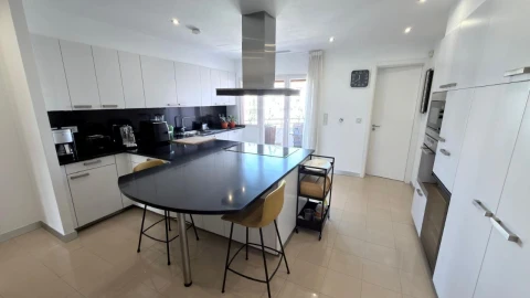Apartamento T4 para Venda em Avenidas Novas