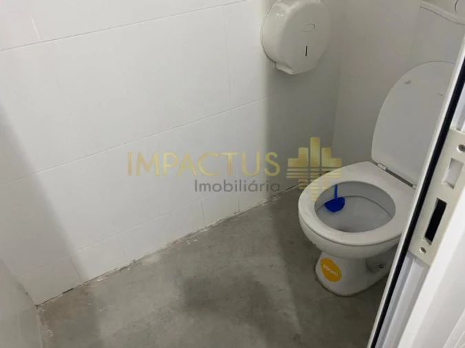 Loja para Arrendamento em Bougado (São Martinho e Santiago) Foto 9