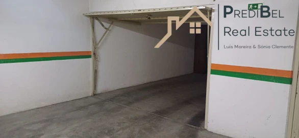 Garagem para Arrendamento em Algueirão-Mem Martins