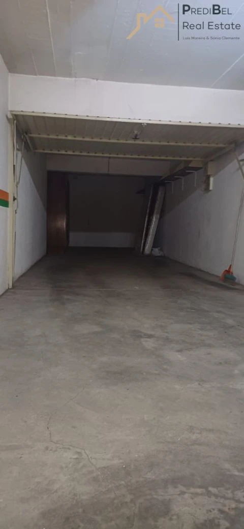 Garagem para Arrendamento em Algueirão-Mem Martins