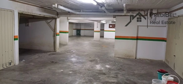 Garagem para Arrendamento em Algueirão-Mem Martins