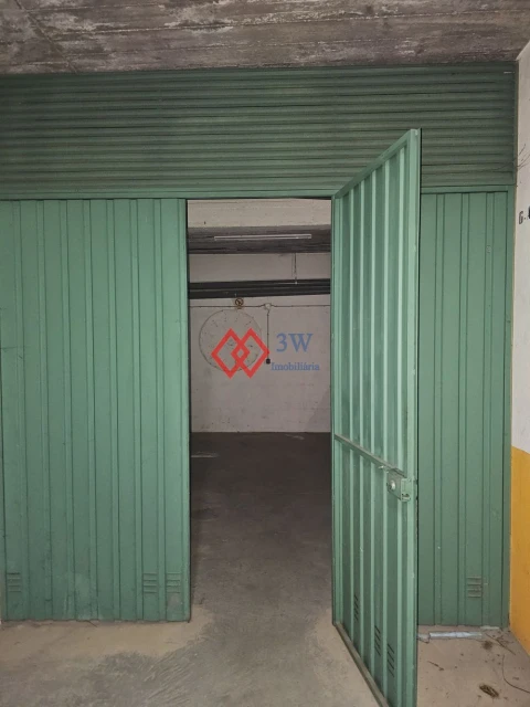 Garagem para Arrendamento em São João Baptista