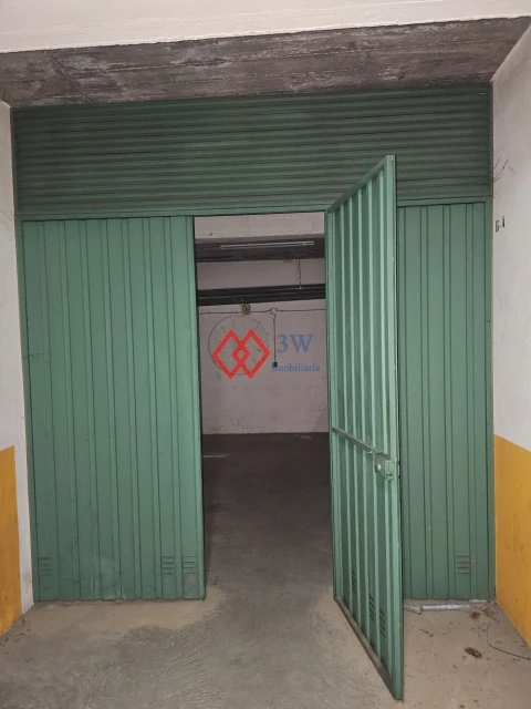 Garagem para Arrendamento em São João Baptista