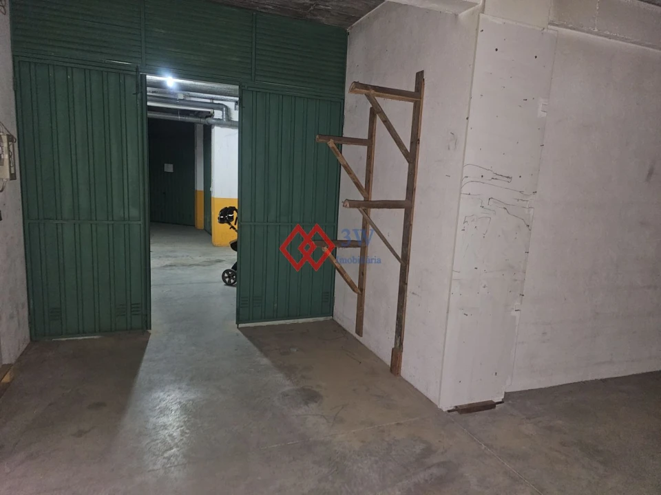 Garagem para Arrendamento em São João Baptista Foto 3