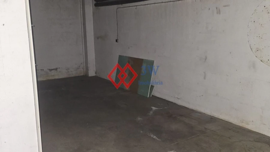 Garagem para Arrendamento em São João Baptista