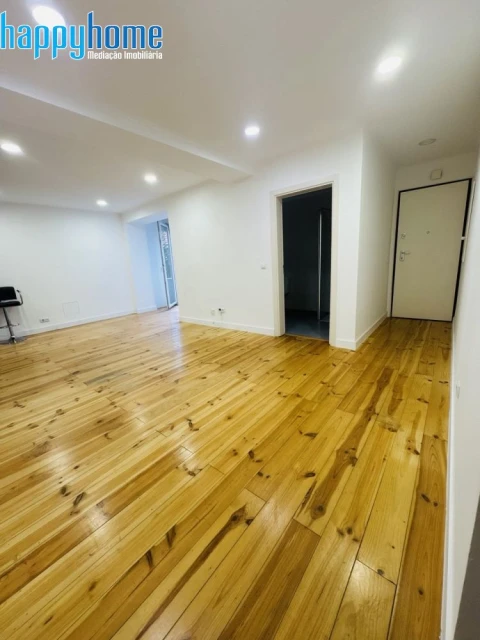 Apartamento T2 para Venda em Póvoa de Santo Adrião e Olival Basto