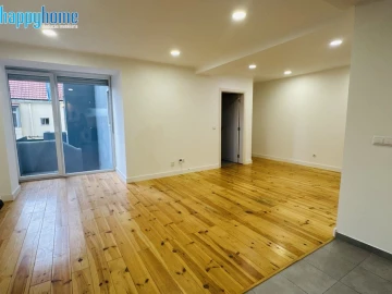 Apartamento T2 para Venda em Póvoa de Santo Adrião e Olival Basto