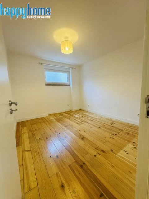 Apartamento T2 para Venda em Póvoa de Santo Adrião e Olival Basto