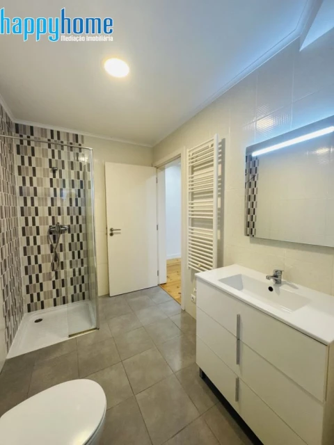 Apartamento T2 para Venda em Póvoa de Santo Adrião e Olival Basto