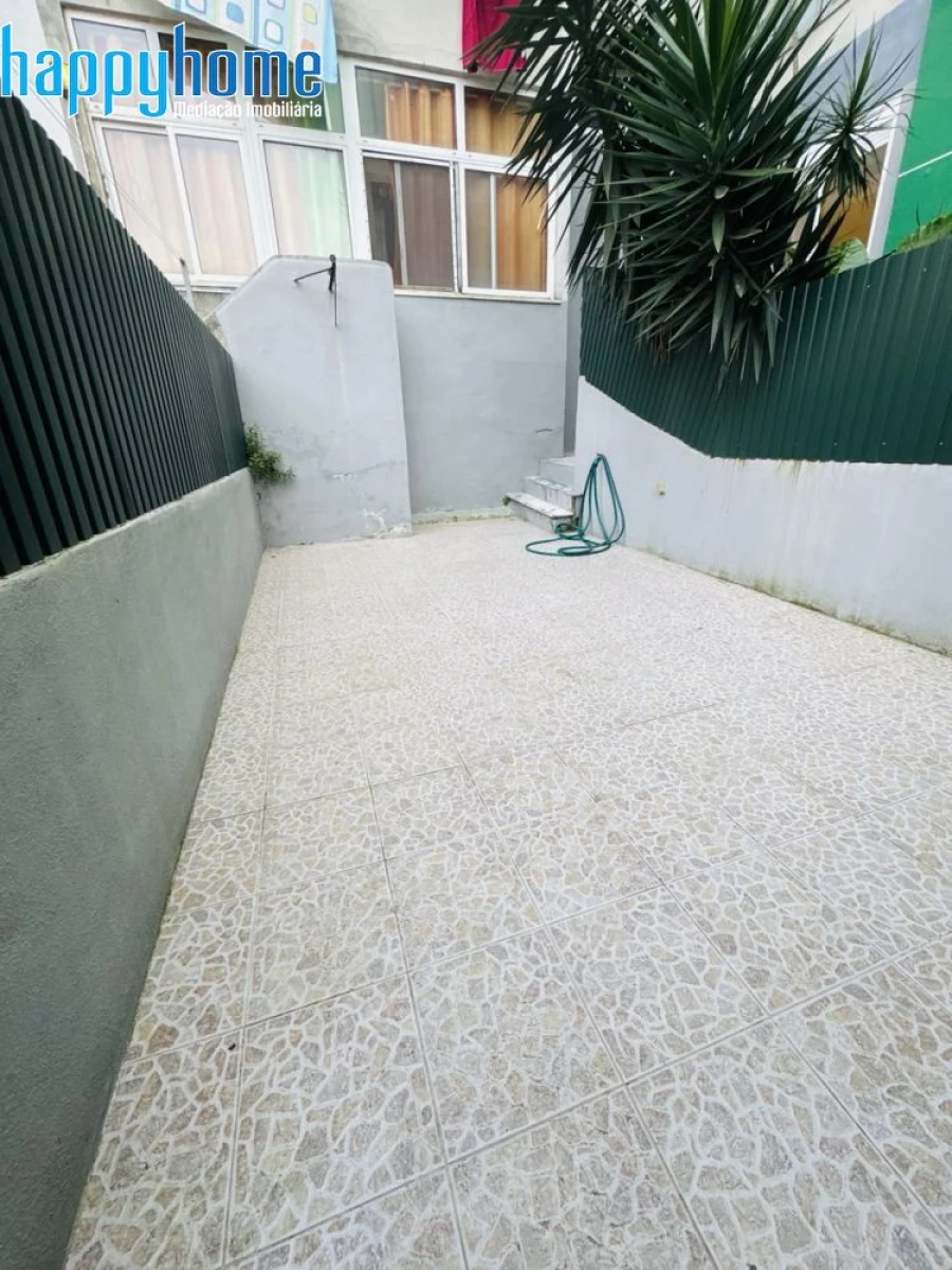 Apartamento T2 para Venda em Póvoa de Santo Adrião e Olival Basto Foto 5