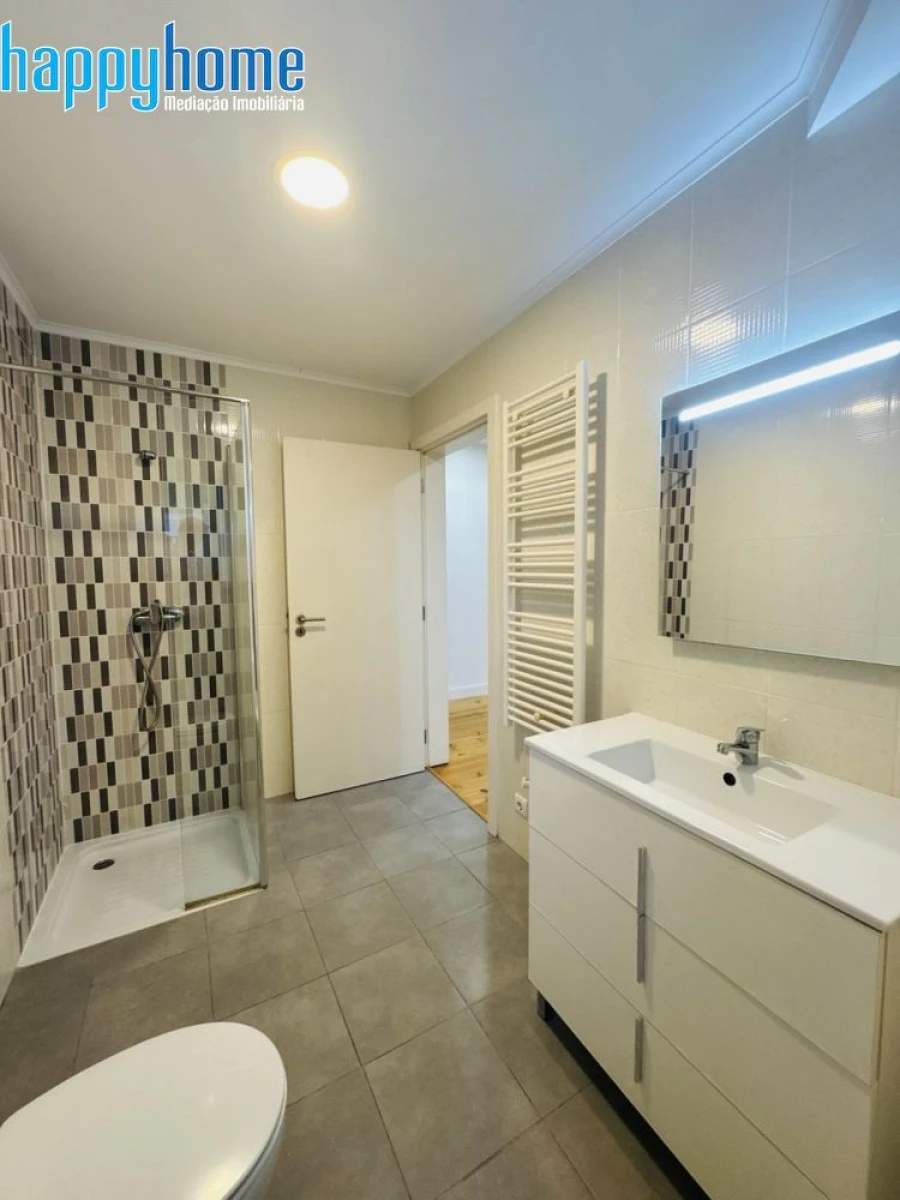 Apartamento T2 para Venda em Póvoa de Santo Adrião e Olival Basto Foto 8