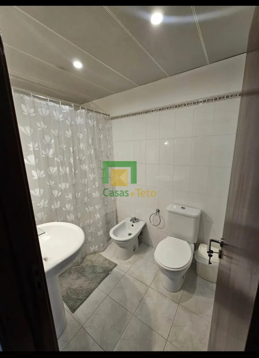 Apartamento T2 para Venda em Caniço Foto 3