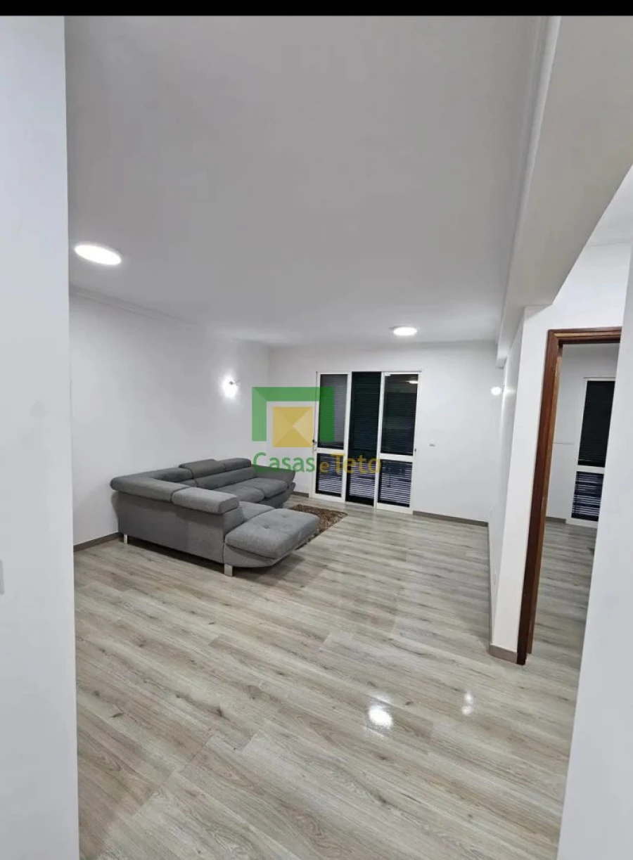 Apartamento T2 para Venda em Caniço Foto 4