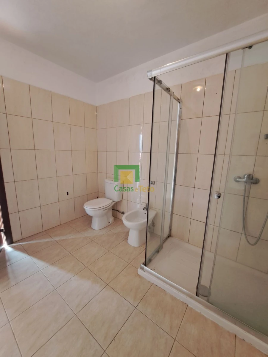 Moradia T2 para Venda em São Roque Foto 16