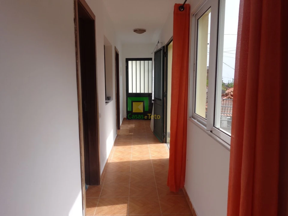 Moradia T2 para Venda em São Roque Foto 18