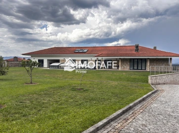 Moradia T6 para Venda em Santa Maria Maior e Monserrate e Meadela