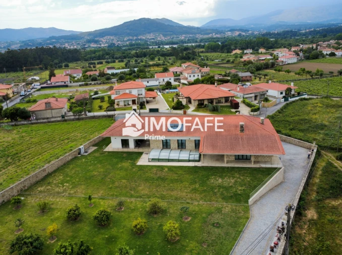 Moradia T6 para Venda em Santa Maria Maior e Monserrate e Meadela Foto 11