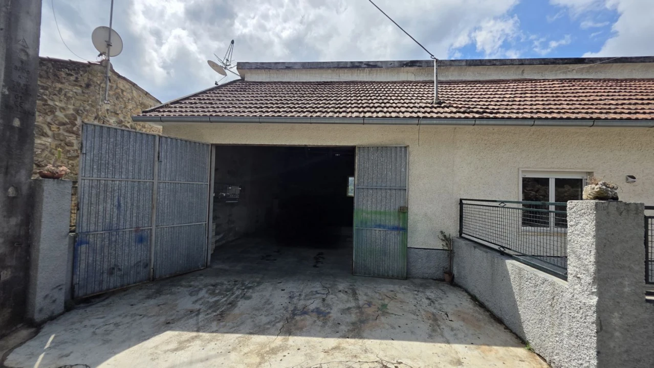 Moradia T2 para Venda em Chãos Foto 2