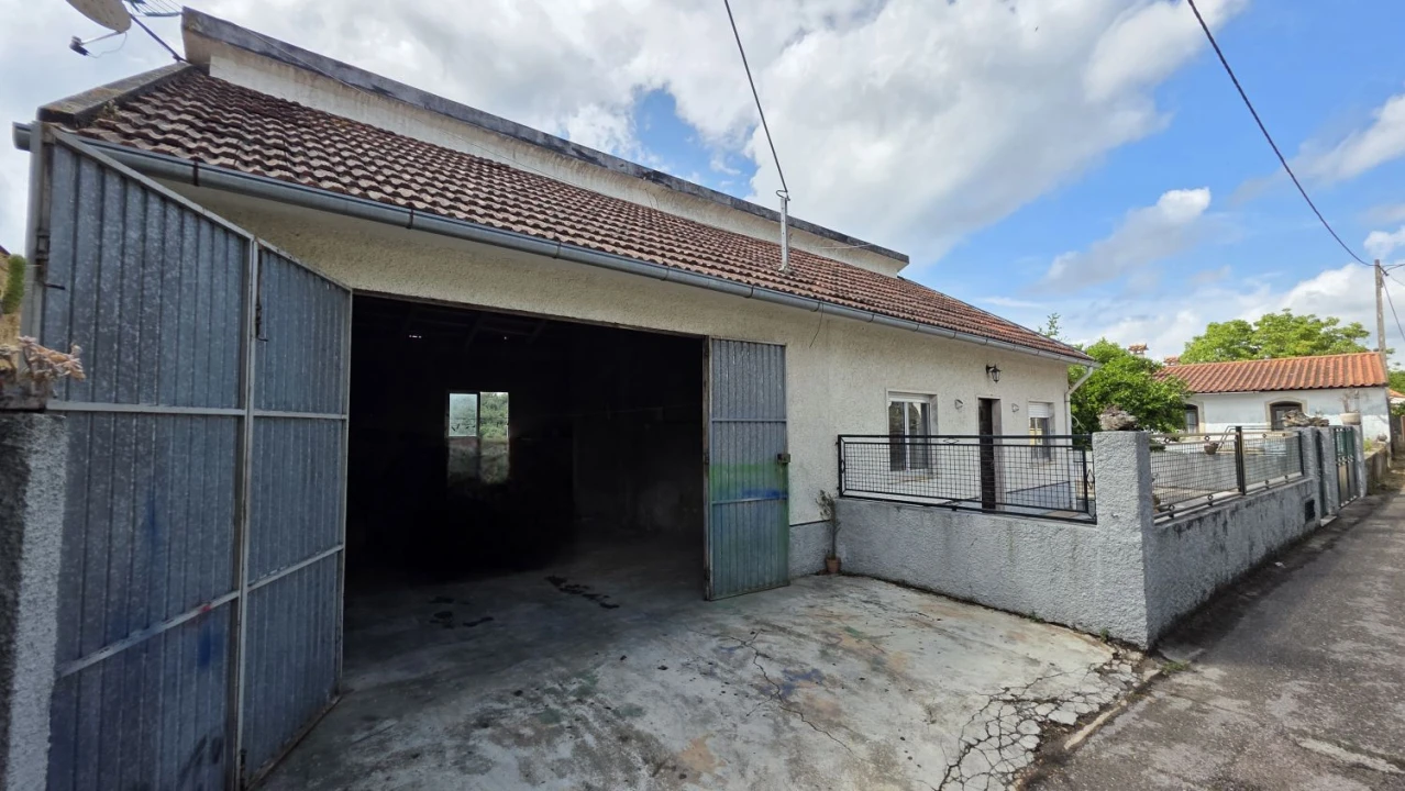 Moradia T2 para Venda em Chãos Foto 1
